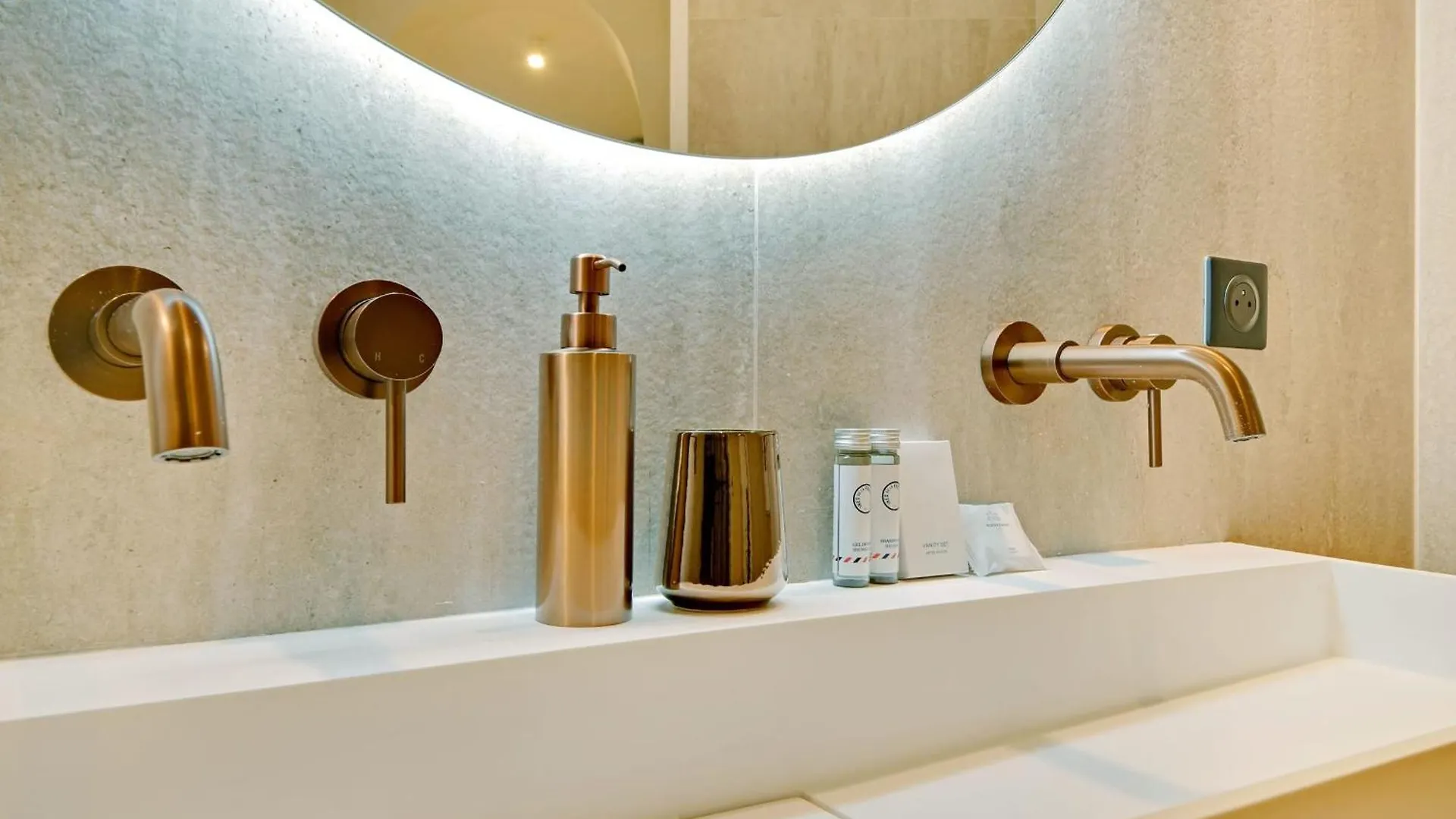Spacious Apartment - 3Bdr-6P Paris 0*,  France