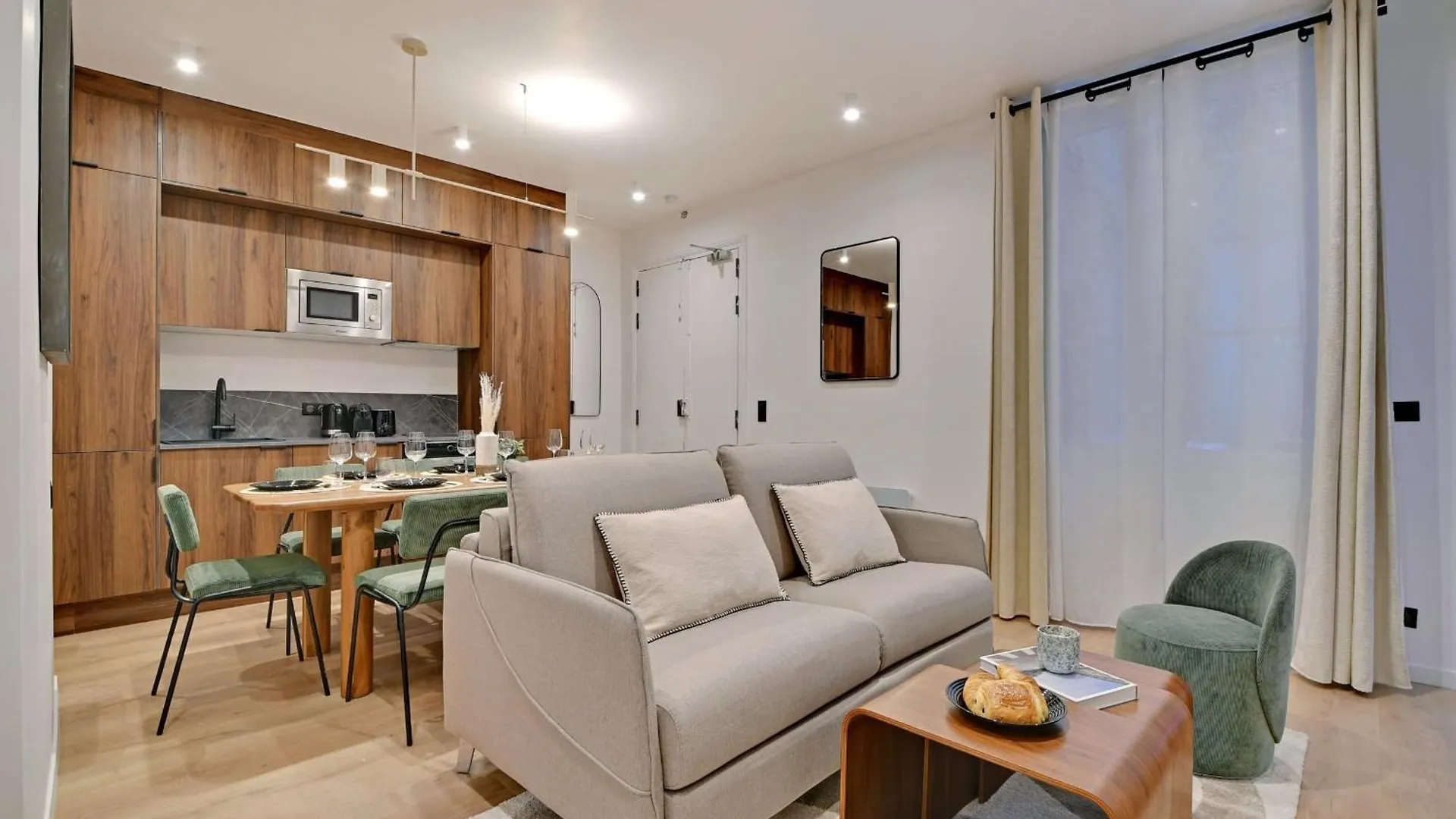 Spacious Apartment - 3Bdr-6P Parijs