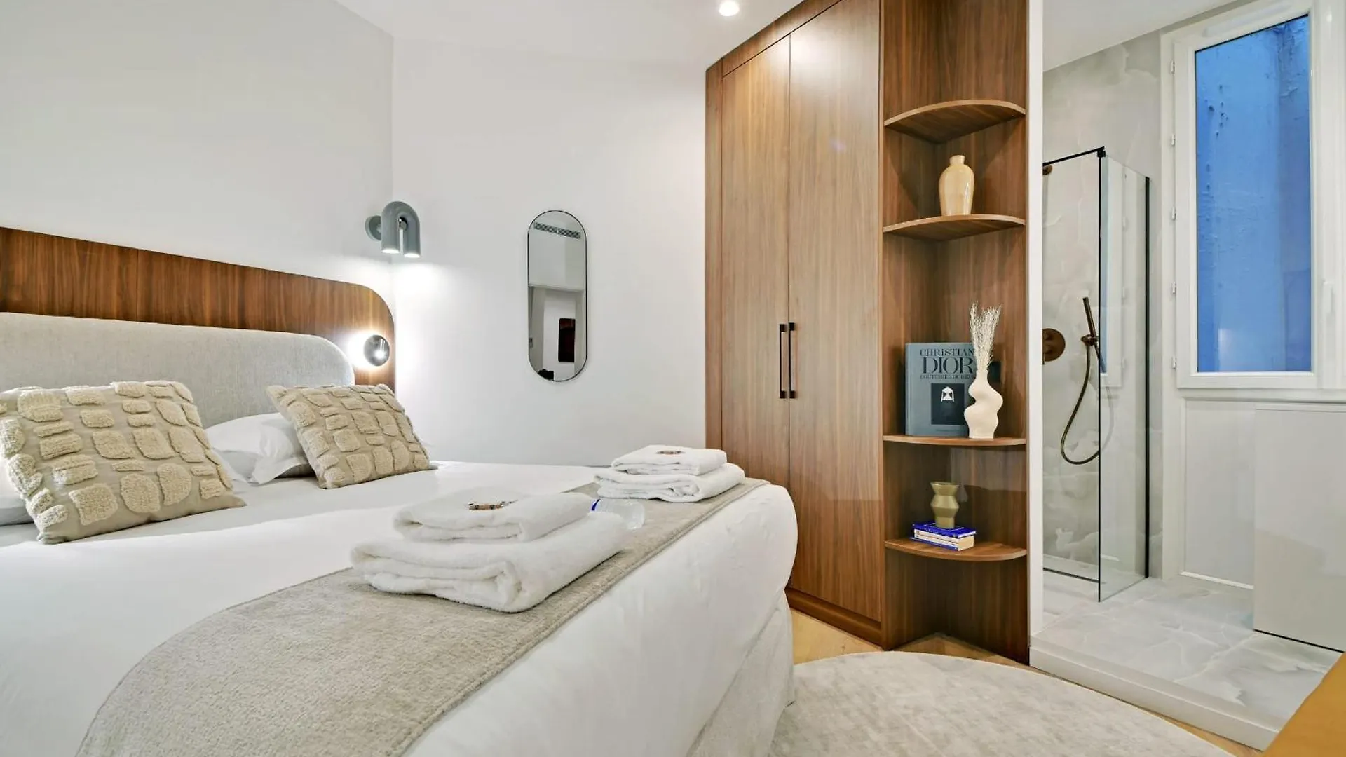 Spacious Apartment - 3Bdr-6P Parijs 0*,  Frankrijk