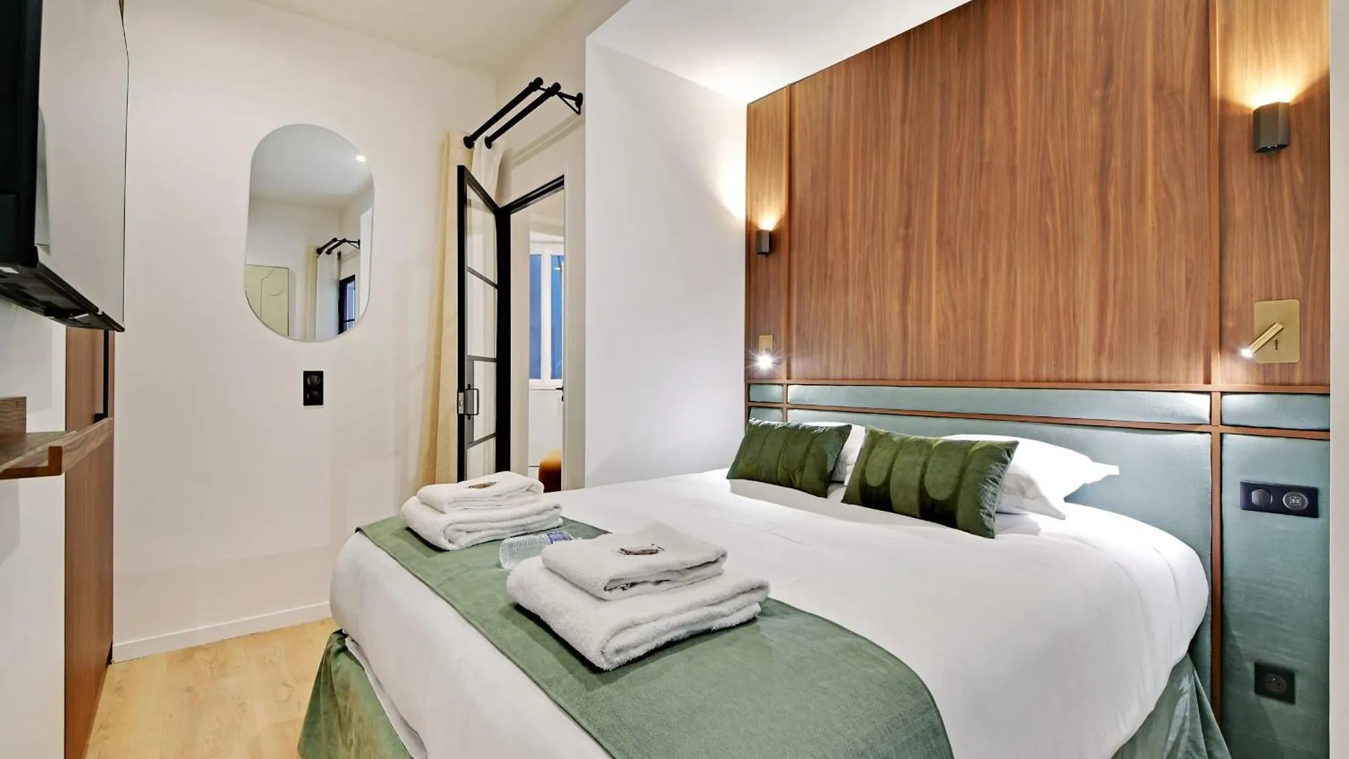 Spacious Apartment - 3Bdr-6P Parijs 0*,